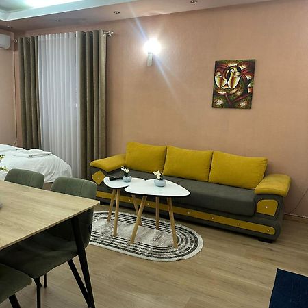 Adora Apartment 地拉那 外观 照片