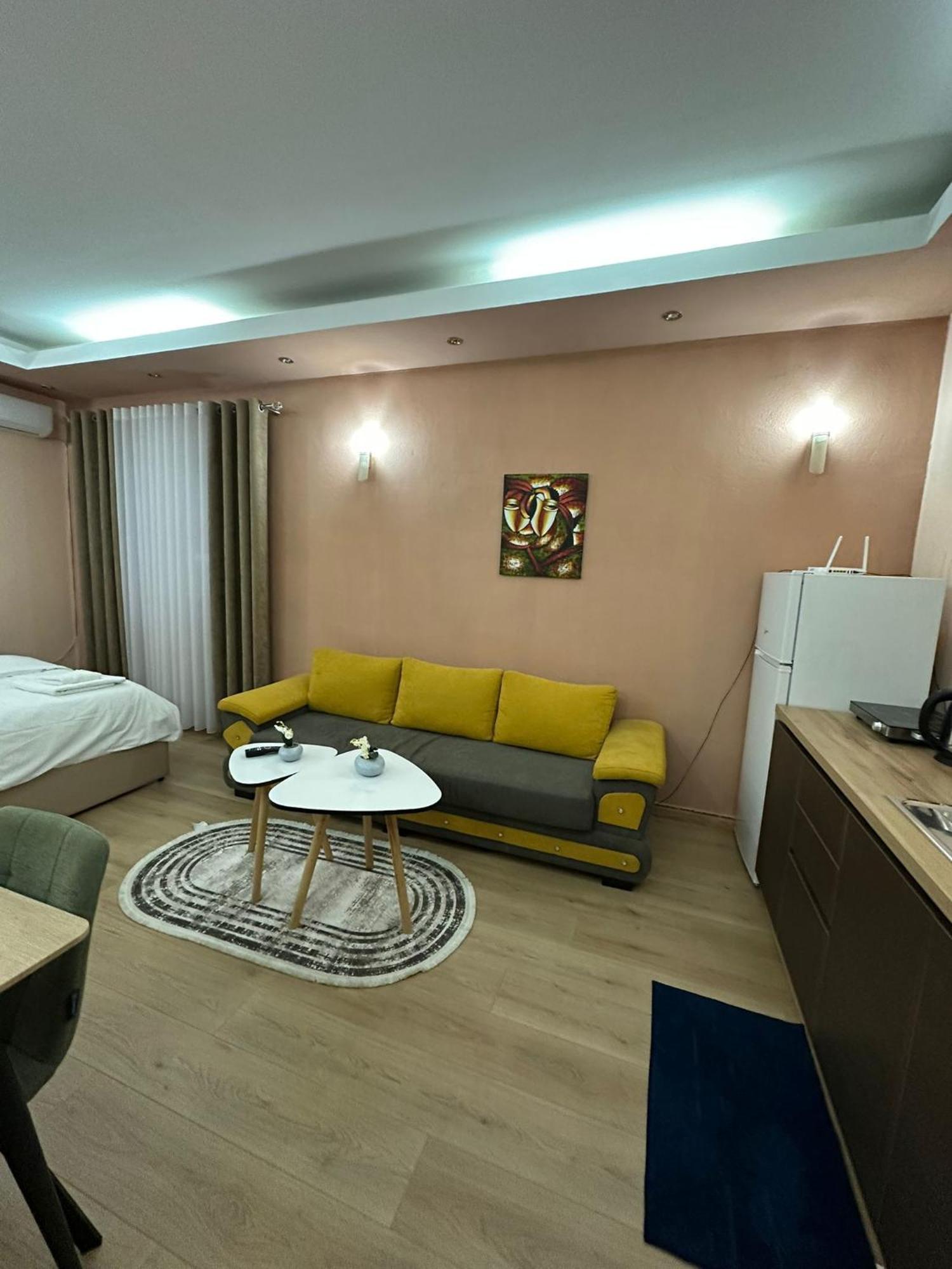 Adora Apartment 地拉那 外观 照片