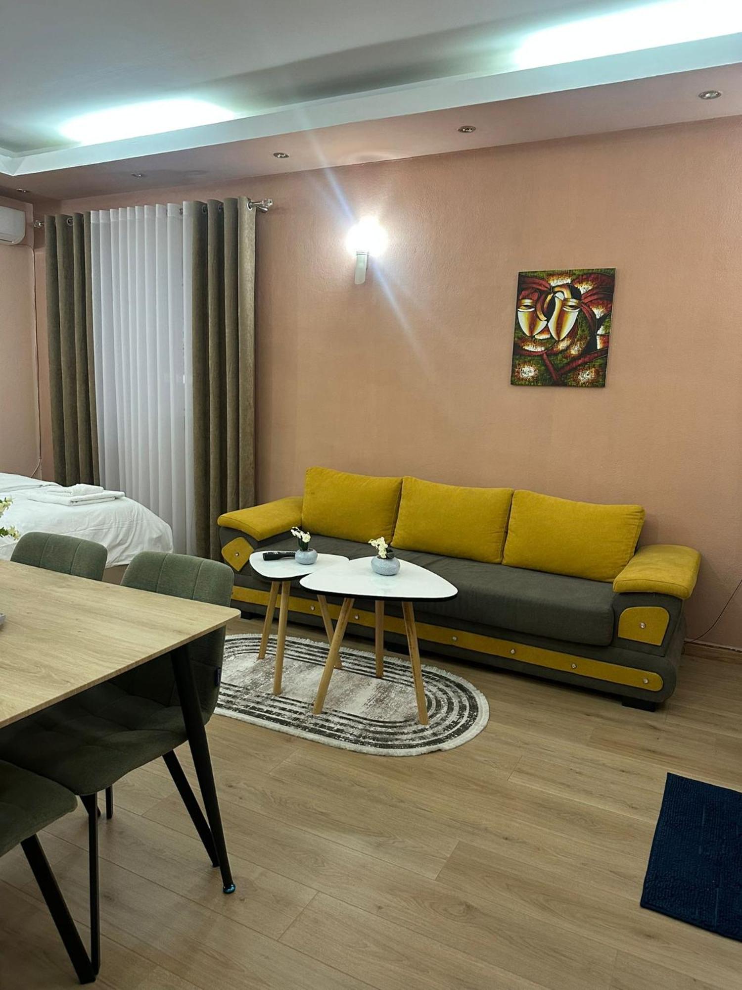 Adora Apartment 地拉那 外观 照片